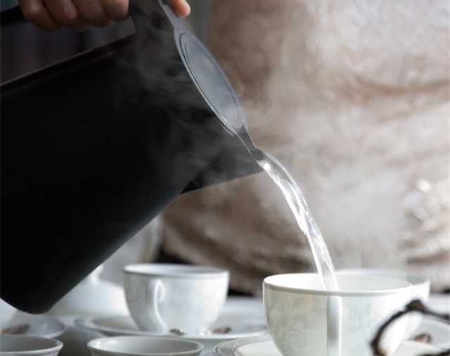 喉嚨痛、嗓子疼、熱水、喝水-康興醫(yī)療器械官網(wǎng)